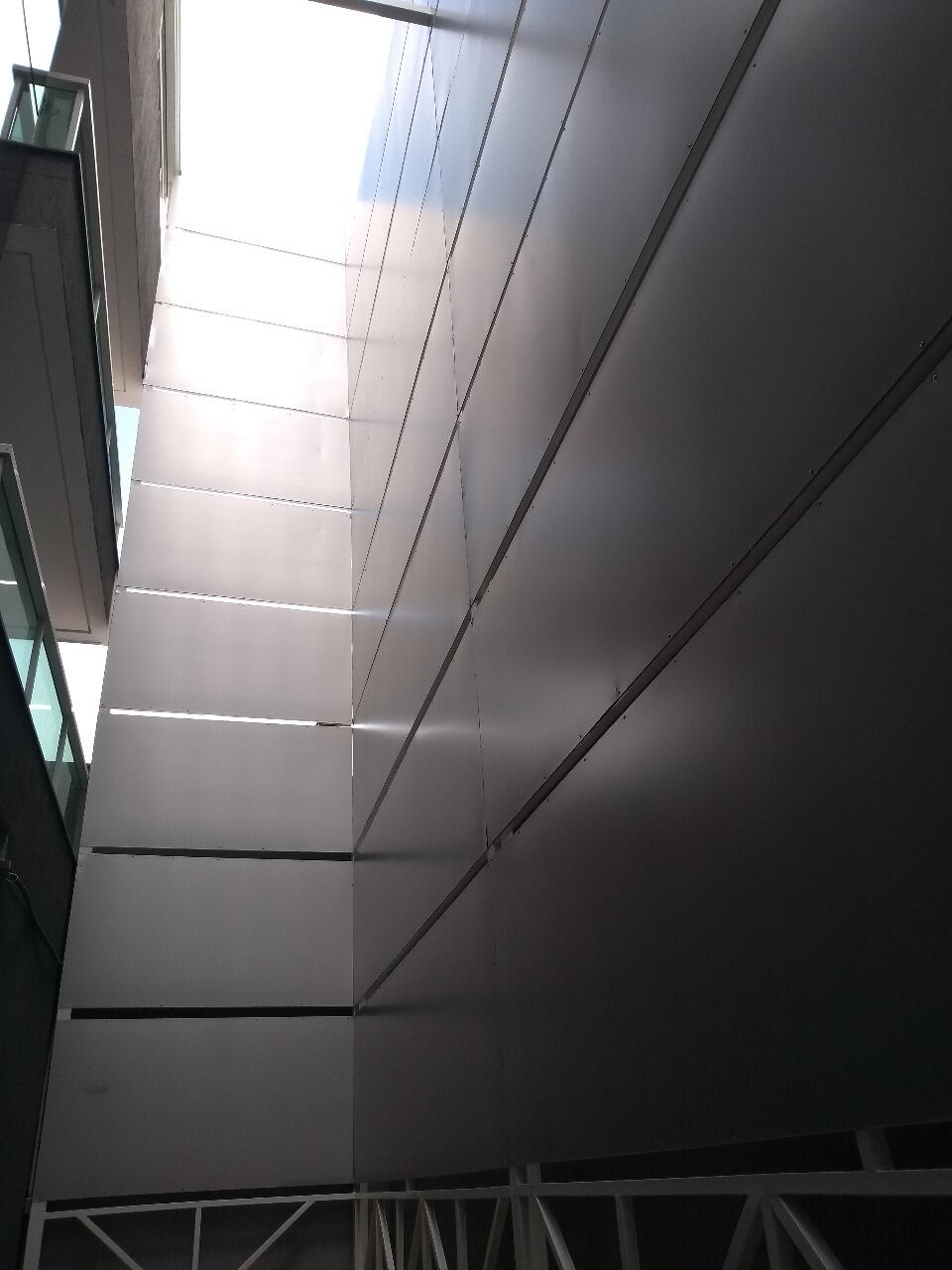 Estrutura metálica com chapa ACM